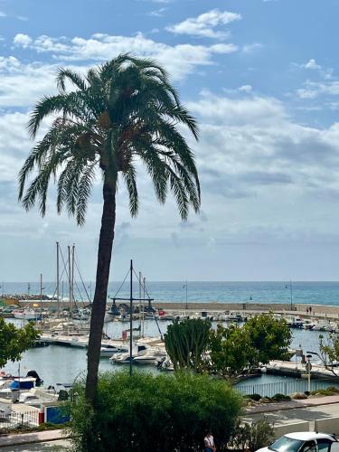 New flat with outdoor pools in Puerto de Estepona - ground floor