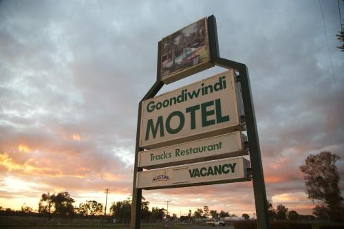 Un certificado, premio, letrero u otro documento en Goondiwindi Motel