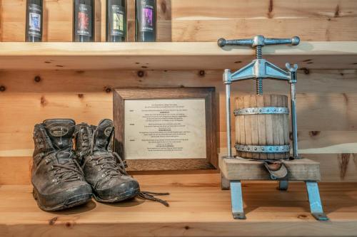 a shelf with a pair of boots and a scale at Hirschen Erlinsbach Swiss Quality in Erlinsbach