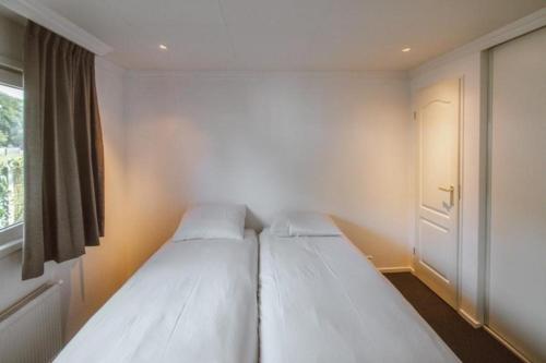 Postel nebo postele na pokoji v ubytování 2 - 4-person Wilbrink chalet