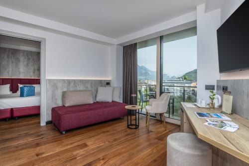 Ένα ή περισσότερα κρεβάτια σε δωμάτιο στο Garda Suite Hotel - Tonelli Hotels