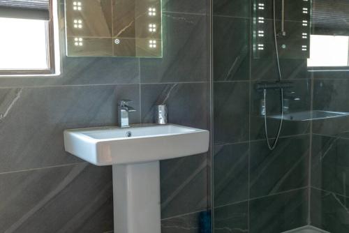 Wild Oats Lodge 17 - Yellowtop Country Park - Hot Tub - Yorkshire photo 4