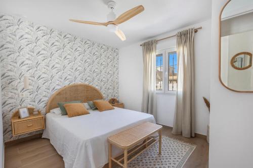 a white bedroom with a bed and a mirror at Casa Dolce Vita Torrevieja in Torrevieja