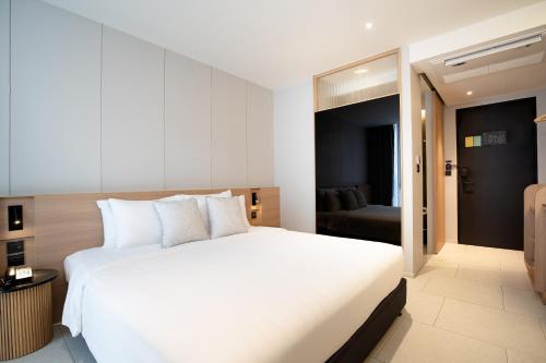 Ένα ή περισσότερα κρεβάτια σε δωμάτιο στο Saan Hotel Sathorn