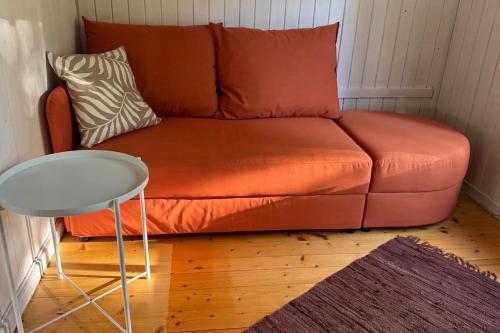 Posezení v ubytování Vätterns Pärla - modernt sjönära hus nära Vadstena