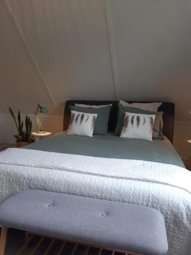 Postel nebo postele na pokoji v ubytování B & B Janneke Elsloo Friesland