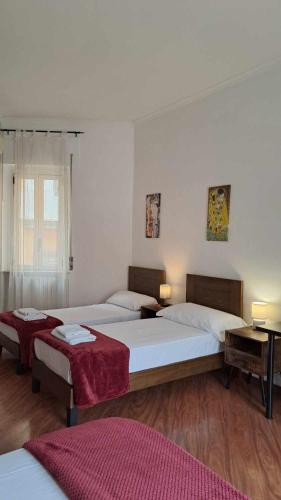 Trinita' Maggiore Home/ Historic Center