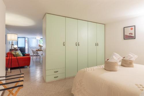 Postel nebo postele na pokoji v ubytování Boho Nest