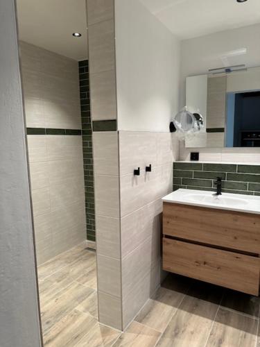 Un baño de Eiche - Ferienwohnung in Dötlingen mit Waldblick