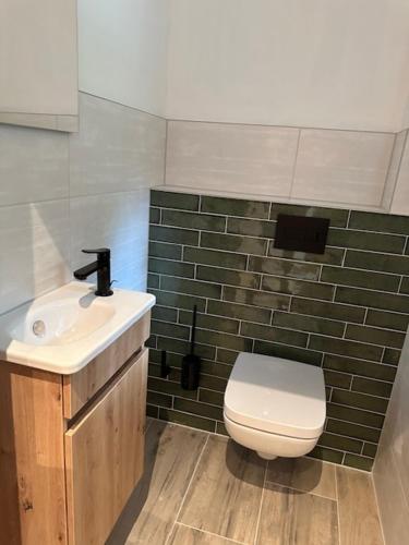 Un baño de Eiche - Ferienwohnung in Dötlingen mit Waldblick