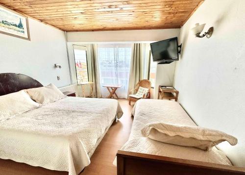 Ein Bett oder Betten in einem Zimmer der Unterkunft Hotel Montecarlo Pichilemu