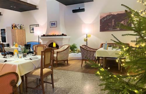 Historic Guesthouse BIRCHER B&B Apartments near Sterzingにあるレストランまたは飲食店
