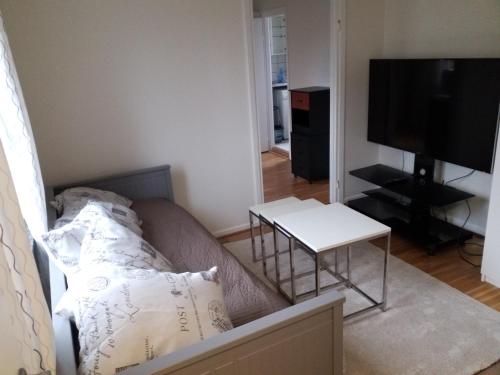 Televisyen dan/atau pusat hiburan di Apartments in attractive Edsviken, Sollentuna