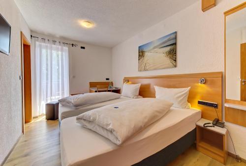 Ένα ή περισσότερα κρεβάτια σε δωμάτιο στο Hotel Post