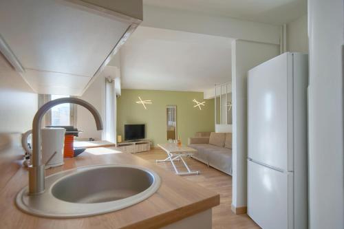 Studio Moderne BALCON, proche FORVILLE- CENTRE CANNES A0B198