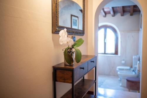 Bilik mandi di Balconevisi Elegant Home