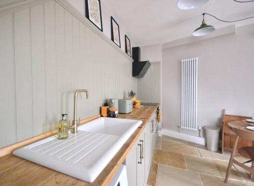 Køkken eller tekøkken på St Nicholas Corner - A New Unique Town Centre Home