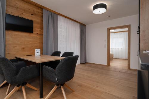 a dining room with a table and chairs at A CASA Türkis in Sölden