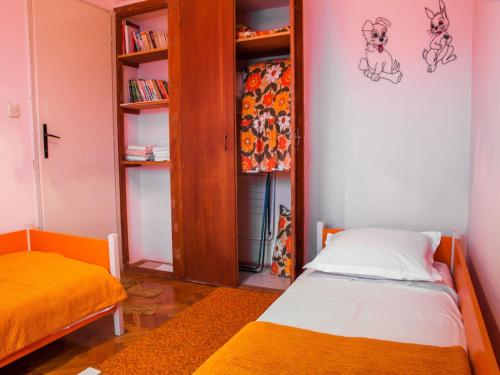 a small bedroom with a bed and a book shelf at Apartment Hajdi in Pučišća