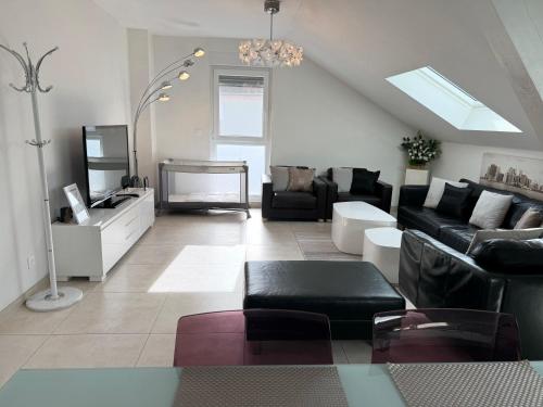 Uma área de estar em Appartement Bes,, Attique neuf avec confort