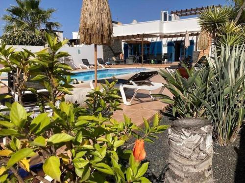 "Our Soleada" Villa cosy and flowery, heated pool