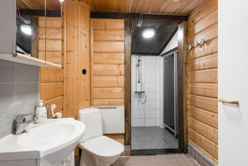 Koupelna v ubytování Yyteri Beach Lomakeskus, Hiekkalinna 11