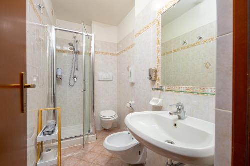 Ένα μπάνιο στο Lilium Hotel