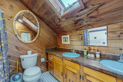 Ένα μπάνιο στο Cozy Island Cabin