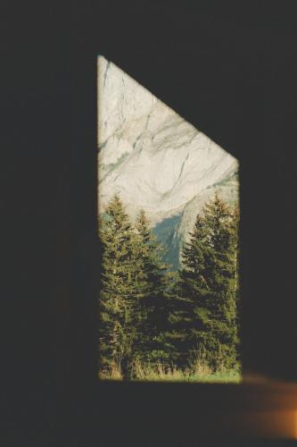 Ein allgemeiner Bergblick oder ein Berglick von des Hotels aus