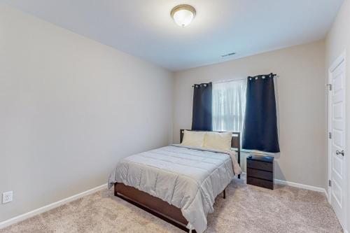 Ein Bett oder Betten in einem Zimmer der Unterkunft Serenity House