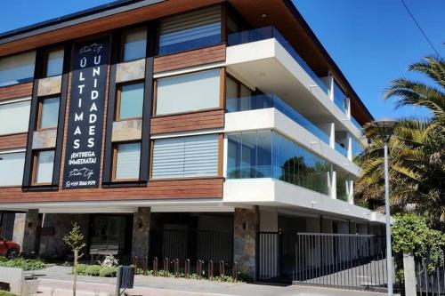 a building with a sign on the side of it at Depto a pasos del lago y del centro en Pucón in Pucón