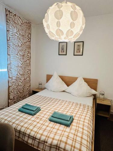 a bedroom with a bed with two towels on it at Hanse-Vermietung in Bremen