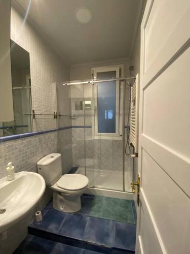 Ένα μπάνιο στο Centrico y moderno apartamento en Bilbao