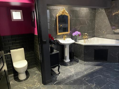 Koupelna v ubytování L'Orchidarium, maison élégante et romantique à Flagy - Loveroom en duplex