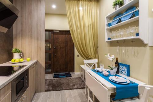 Η κουζίνα ή μικρή κουζίνα στο Raugyklos apartamentai