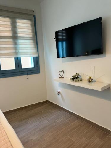 Телевизор и/или развлекательный центр в Kyveli LuxuryRooms
