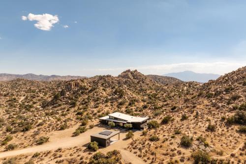 a house in the middle of a desert at Whistling Rock By The Cohost Company in Yucca Valley Service Center Heliport