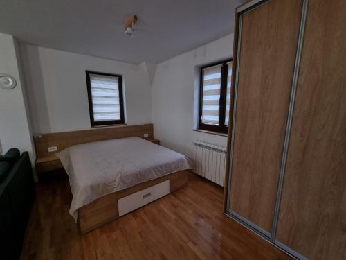 Postel nebo postele na pokoji v ubytování HedoNik Divčibare