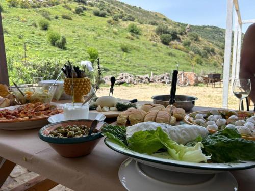 Φαγητό σε αυτό το διαμέρισμα ή κάπου εκεί κοντά