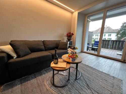 a living room with a couch and a table at wolke 4 in Büren an der Aare