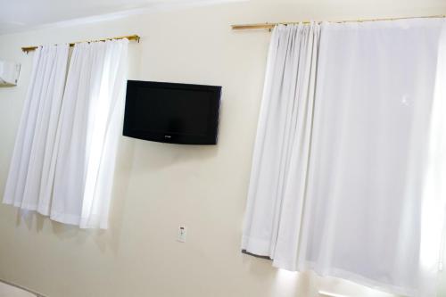 Televisyen dan/atau pusat hiburan di Hotel Ibiá