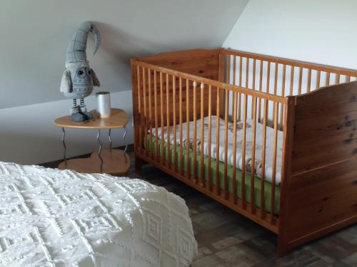 Ένα ή περισσότερα κρεβάτια σε δωμάτιο στο Ferienhaus Nebra "Zur Dorfkirche"