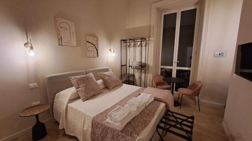 a bedroom with a bed and a living room at Ta-49 bed e breakfast in Naples