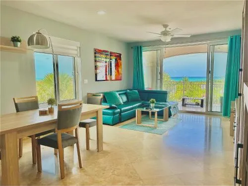 Extra spacious oceanview condo 5 min from pristine beach