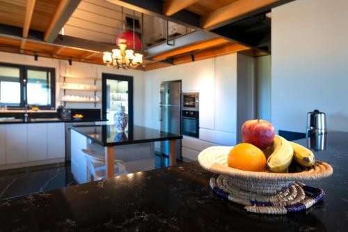 a bowl of fruit on a counter in a kitchen at Urla Köstem Müze Otel in Uzunkuyu
