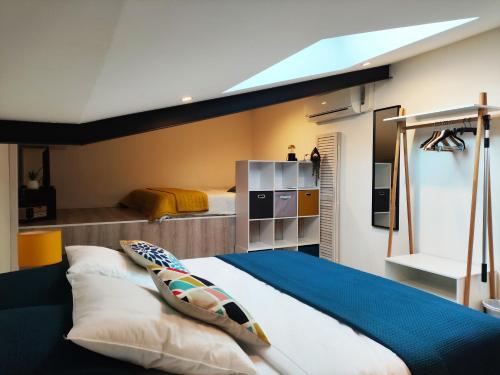 Giường trong phòng chung tại Villa Atelier 4****