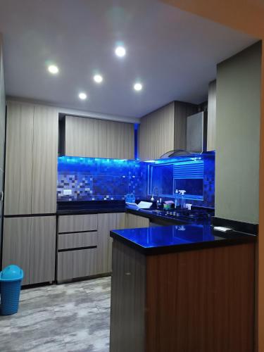 a large kitchen with a blue counter top at Montano apartamento Ibagué in Ibagué