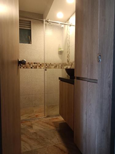 a bathroom with a shower with a glass door at Montano apartamento Ibagué in Ibagué