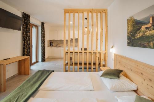 Postel nebo postele na pokoji v ubytování Residence Karpoforus