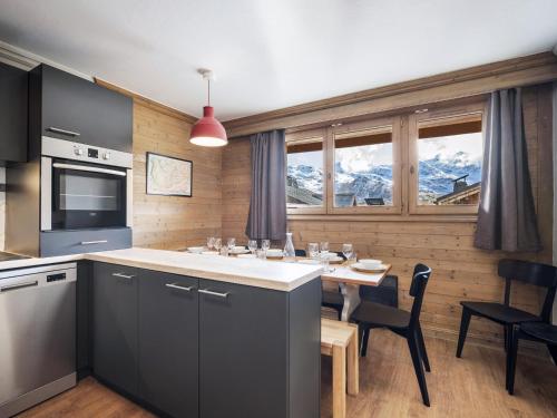 Appartement 75m² avec cheminée proche pistes, 3 chambres, pour 8 personnes